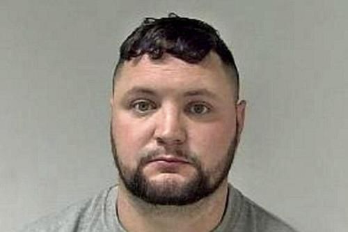  价值|英国三名男子装扮成工程师，偷走电信宽带盒价值千万电池，被判刑