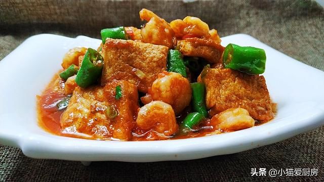  虾仁|小猫用半斤虾仁烧豆腐，味道鲜香嫩滑，营养又好吃，两碗饭不够吃