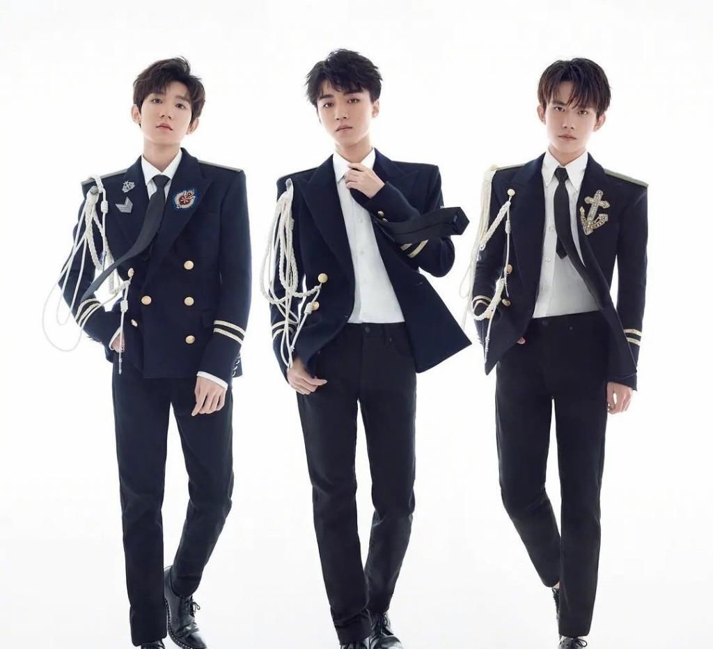  努力|努力向上的三小只TFBOYS，现如今合体黑色羽毛造型，简直太赞了！