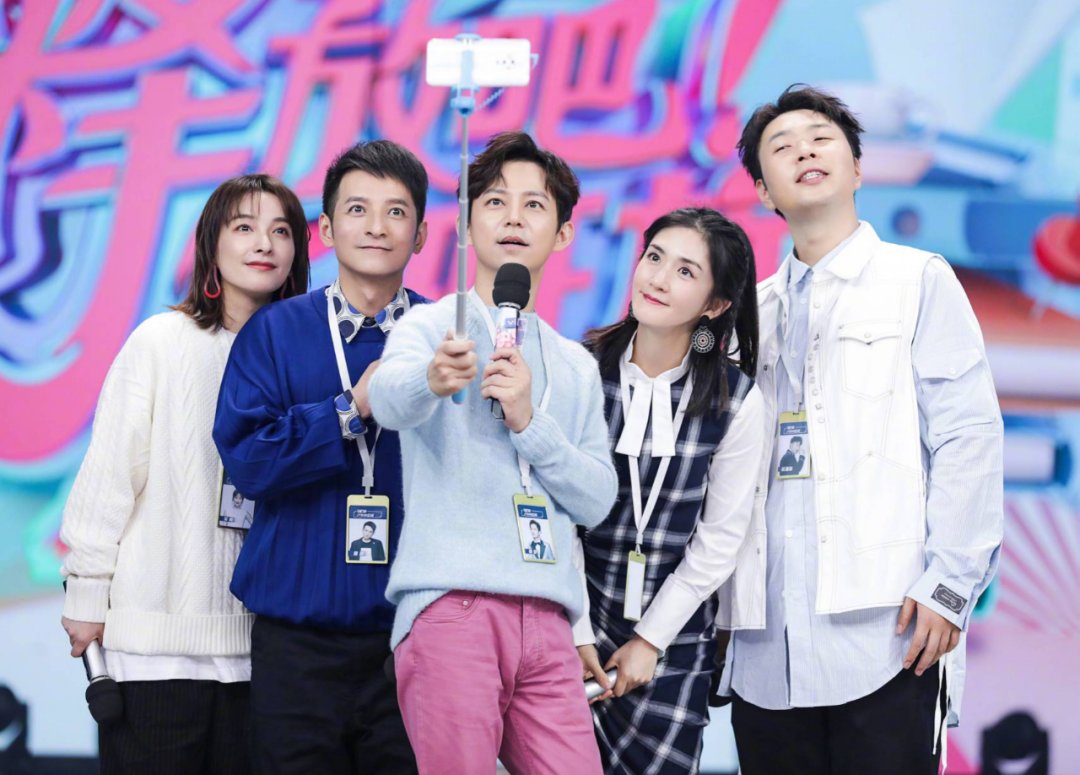  滤镜|离开了滤镜的何炅长这样，《快本》抄袭被国外公开处刑，太丢人！