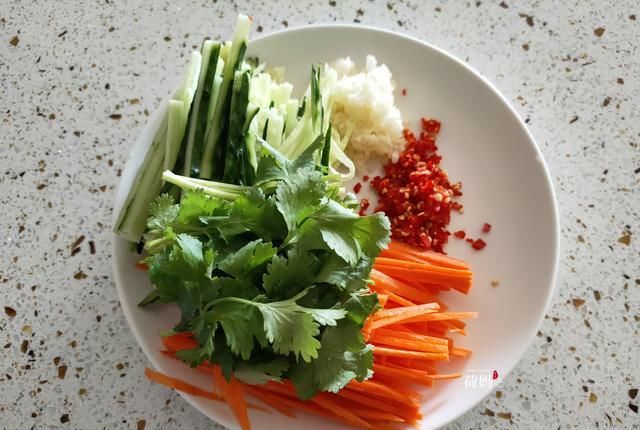 黄瓜|蒜泥白肉这样做，肥而不腻，满口留香，一次2斤不够吃