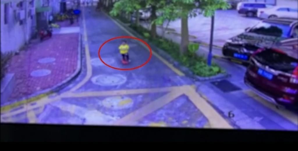  机动车|孩子在车行道内玩滑板车被车撞倒，有责任的是谁？