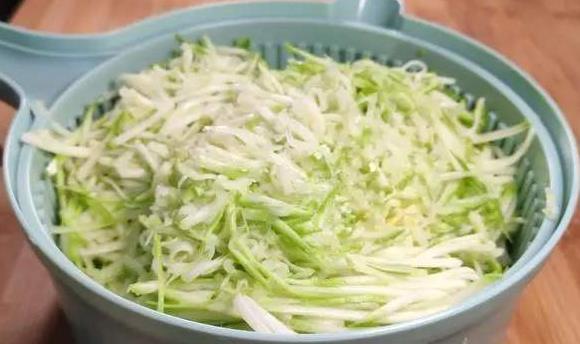  好吃|天热吃饺子，这个馅最合适，比韭菜鸡蛋的还好吃，才一块五一斤