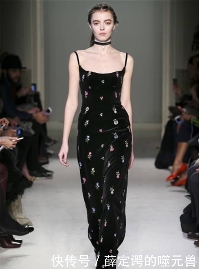 时髦|夏季的“丝绒裙”有多美？不同裙长、不同版型，这么搭时髦又高级