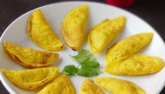 不用|小朋友都爱吃的蛋饺,不用锅就能做,很简单,色泽金黄,又香又嫩