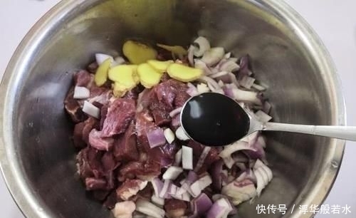  准火|烤羊肉串，我家十几年不变的方法，口感嫩入味，网友：去摆摊准火
