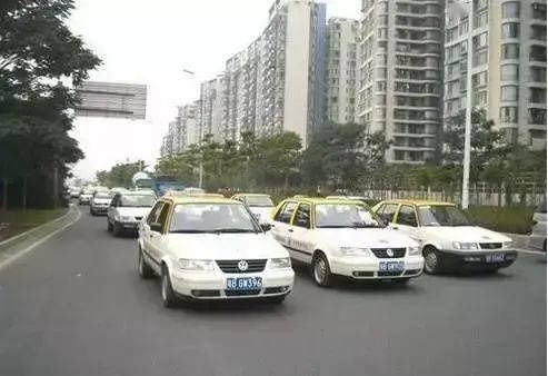 刹车灯亮|【1058-谈车论驾】安全驾车技巧,预见性刹车!