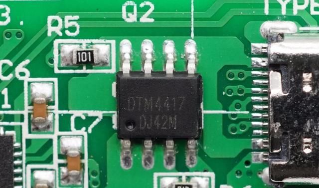  充电|万旅45W快充旅行转换插座拆解，一个便可走遍世界