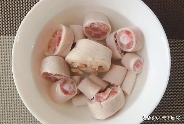 香气|砂锅煲汤很容易，大叔教你猪尾汤，香气浓郁，简单易学，非常好吃