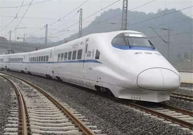  熊猫|中国顶级旅游路线有高铁了！看完熊猫再环洱海，一辆车就能解决