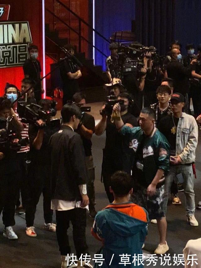 中国新说唱|吴亦凡选药水哥晋级,Giao哥落败,土味的胜出,说唱的末路?