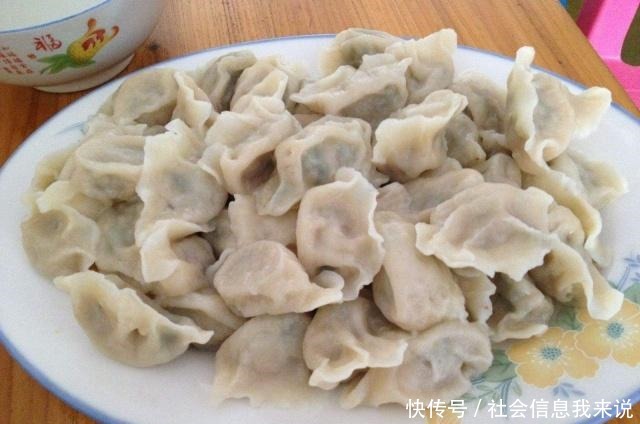 饺子|煮饺子是热水下锅还是冷水下锅10人9错，怪不得饺子破皮又粘锅