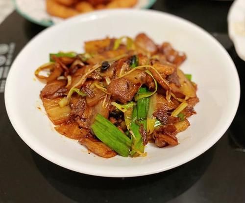  不腻|回锅肉怎么做才好吃？大厨教给你，牢记这3点，肥而不腻特别下饭