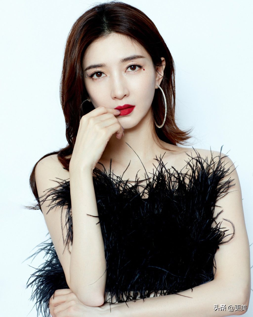  景甜|景甜笑看资源咖断层降级，这脸也吸金？