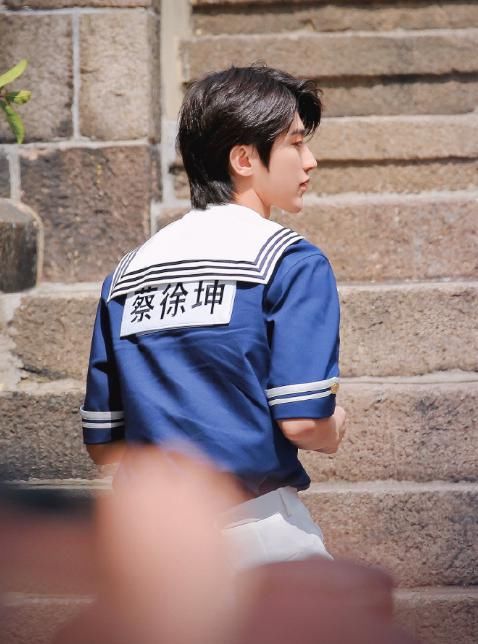  杀青|《奔跑吧》第八季正式杀青，蔡徐坤郭麒麟成新团宠，表现得到肯定