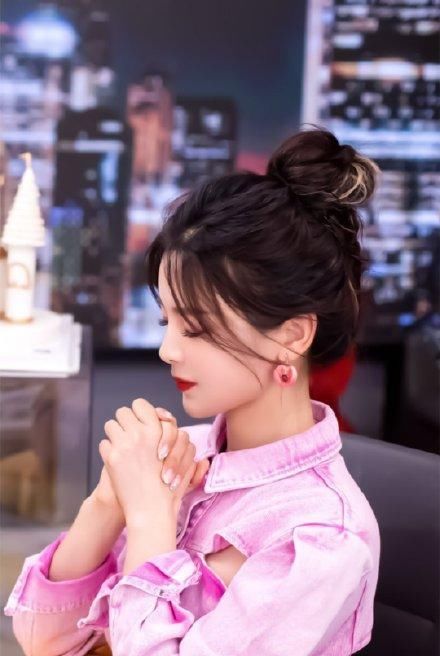 超越|孟美岐、吴宣仪为杨超越庆生很正常, 赵丽颖为杨超越庆生太有面子