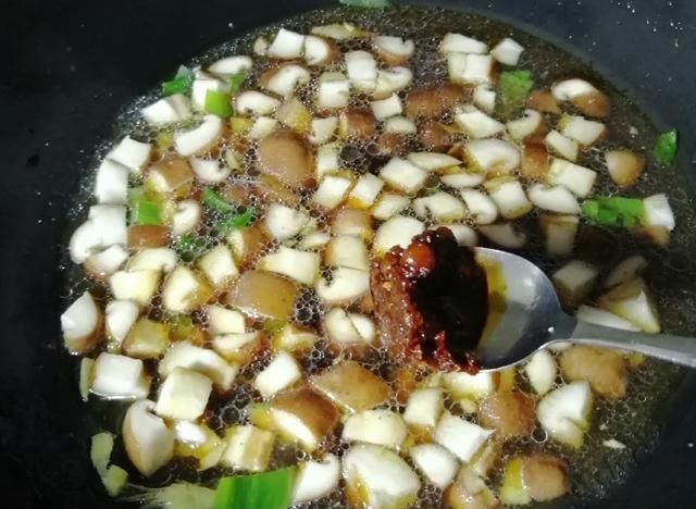  早餐|三伏天的早餐，就馋这碗香菇面，鲜美营养，好吃开胃，几分钟搞定