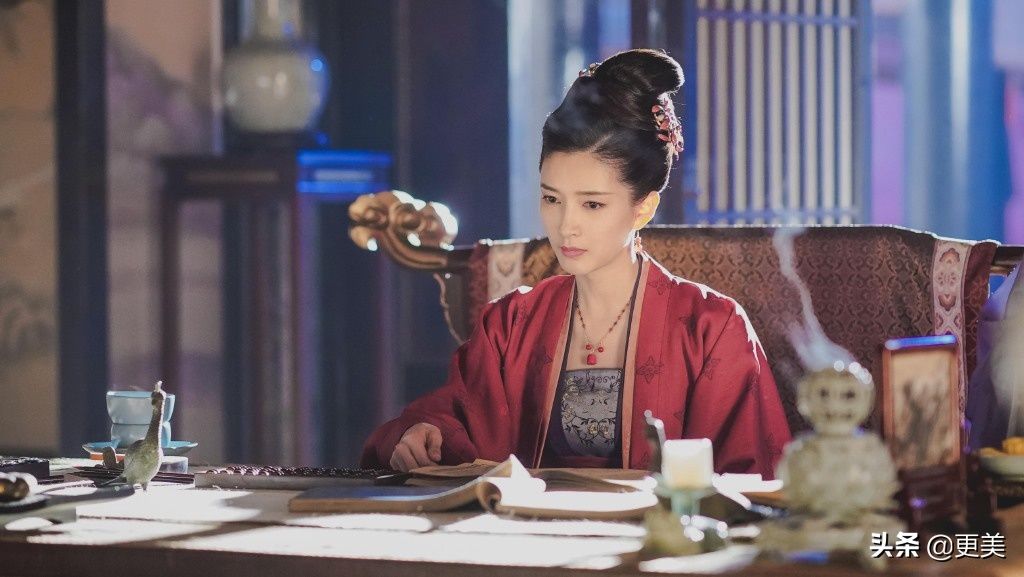  景甜|景甜笑看资源咖断层降级，这脸也吸金？