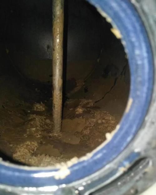 内胆|洗澡的时候热水器通电,“杂牌”内胆炸了,一家三口孩子人没了