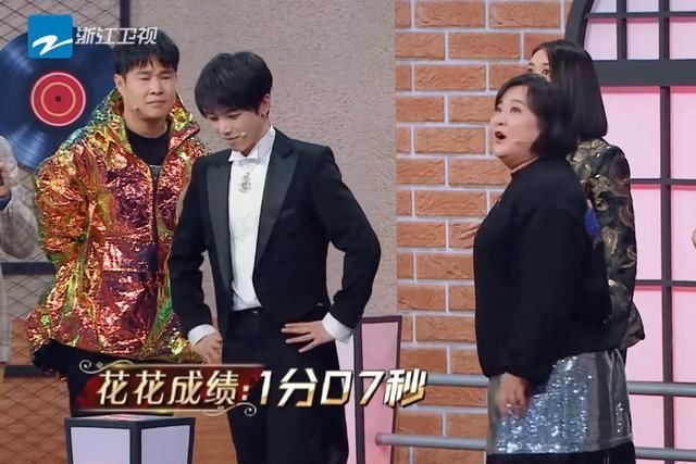  实力|沈腾扔完鞋后摔倒在地，谁注意华晨宇干了啥？实力圈粉！