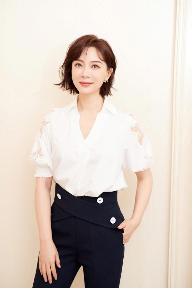  面料|见过世面的女人都咋穿衬衫？看看43岁的陈数就知道了，气质又减龄