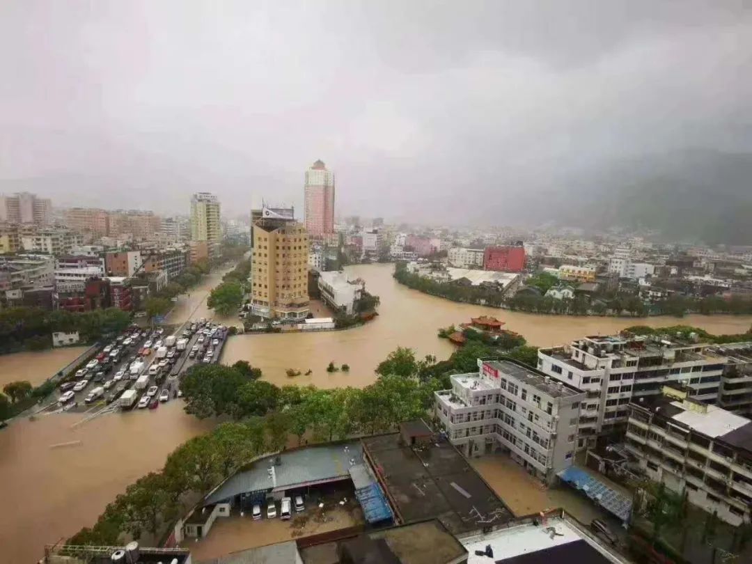 黑格|狂风巨浪，多地被淹！“黑格比”登陆了→