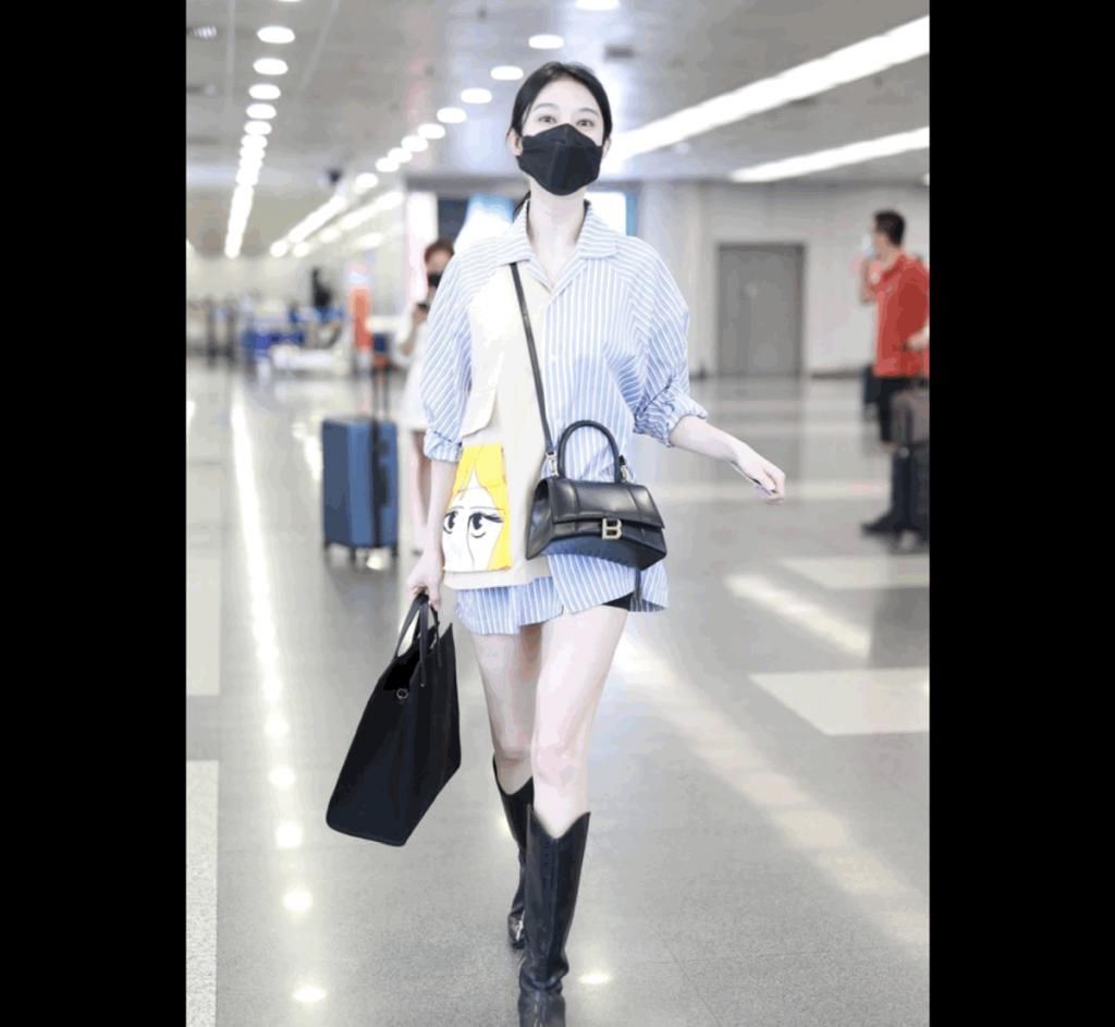  小心|简约不简单，瞧时尚博主的“基础条纹装”穿搭，处处透着小心机