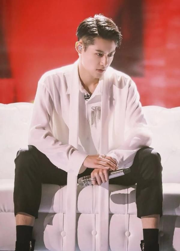  唯独|身边的兄弟都红了唯独他选秀落选，哪里要捐款哪里就有他