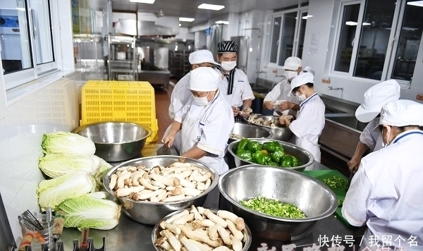 即将|你的开学第一餐即将上桌!新民晚报记者全程记录