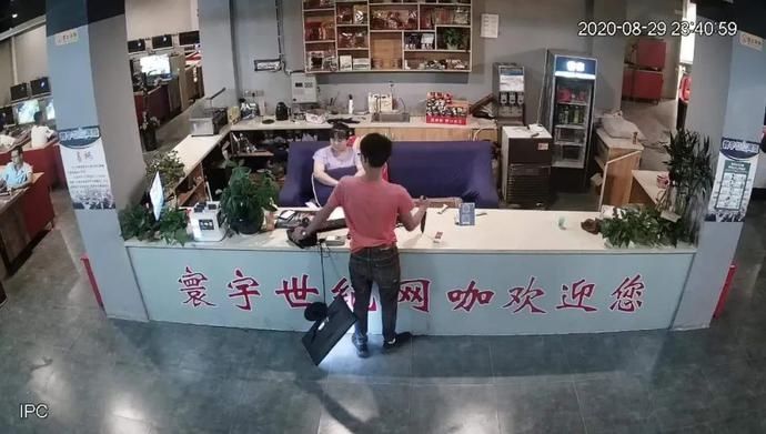 李某|仪陇一男子在网吧持刀滋事！遇到民警后“秒怂”——