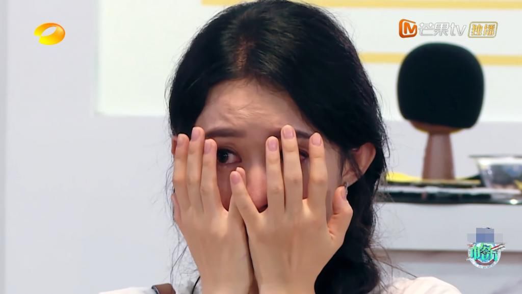  露怯|《中餐厅4》接待外国贵宾，赵丽颖露怯不敢答话，李浩菲举动得体