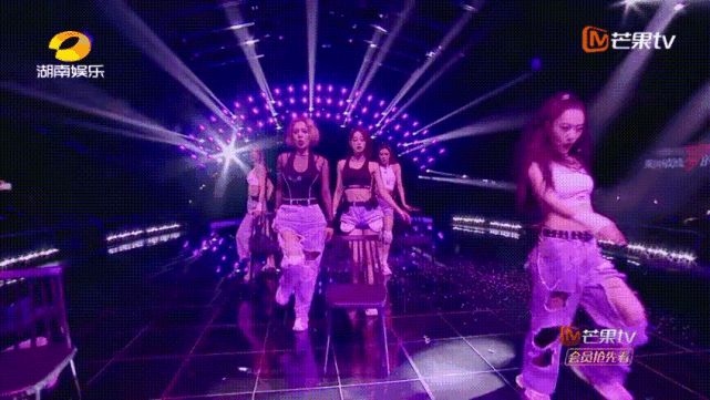  表演|《浪姐》蓝盈莹在公演表演时暴露小心机，拖拍子改站位突出她自己