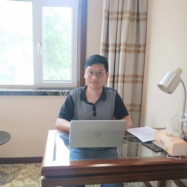  县政府|安新县委县政府为省六院两位专家颁发荣誉证书表谢意