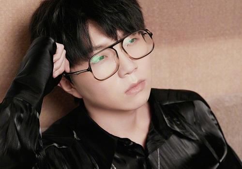  总决赛|炙热的我们：硬糖少女303担任评审团，谁注意毛不易的身份？青出于蓝