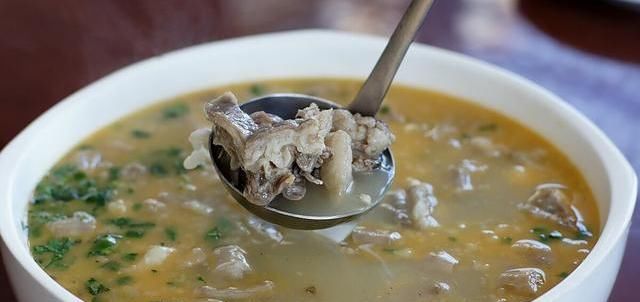  美味|炖羊肉，不需放太多香料，羊汤店：用这2样最关键，肉汤鲜嫩美味