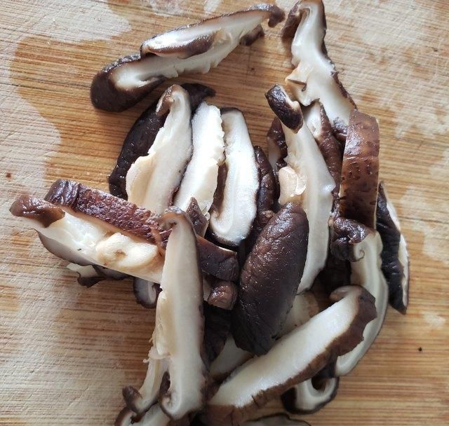 简单|五花肉炖白菜，既简单又美味