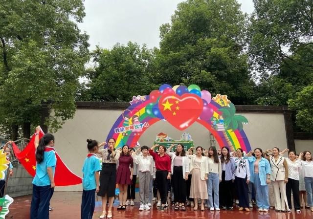 孩子们|教师节将至，我给老师比个心