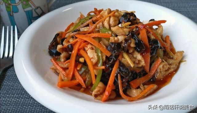 便宜|百吃不厌的鸡胸肉做法，不炸不煎，便宜又营养，酸辣过瘾太下饭了