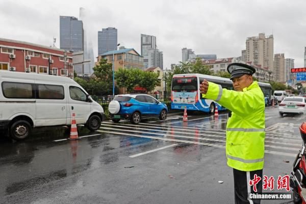 预警|上海三预警持续维持 “黑格比”影响减弱[图]