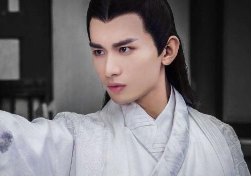  柏麟|难怪看《琉璃》的柏麟帝君眼熟，是《秦岭神树》的解雨臣，差点没认出来