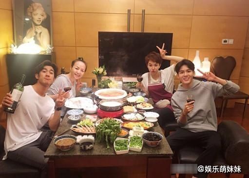  姜妍|走进姜妍现实的家，餐桌上全是海鲜食材，内部设立超大健身房