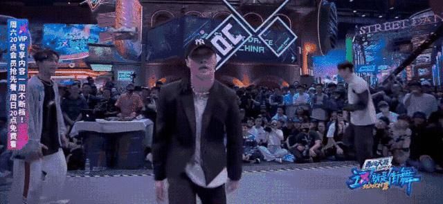  张艺兴|《街舞3》开播，王一博被撩憨厚回击“你要补一下妆”，与张艺兴互称曝光