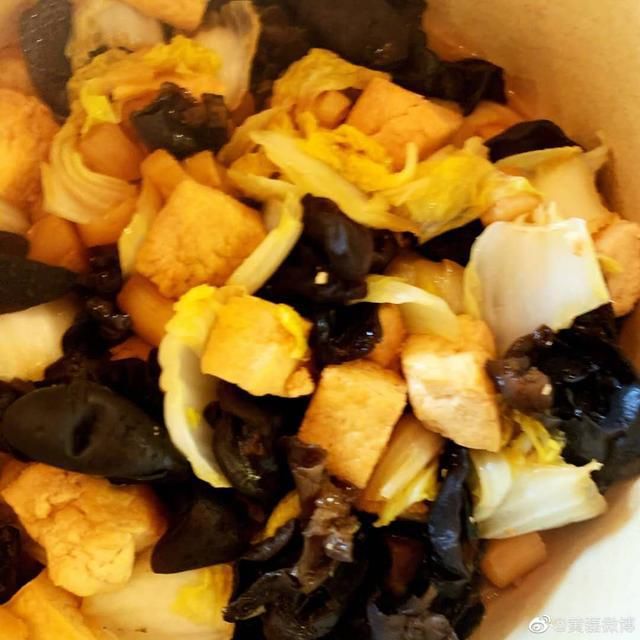  花生米|黄磊晚饭后晒出6道家常菜，简单接地气却满屏诱惑，网友想去蹭饭