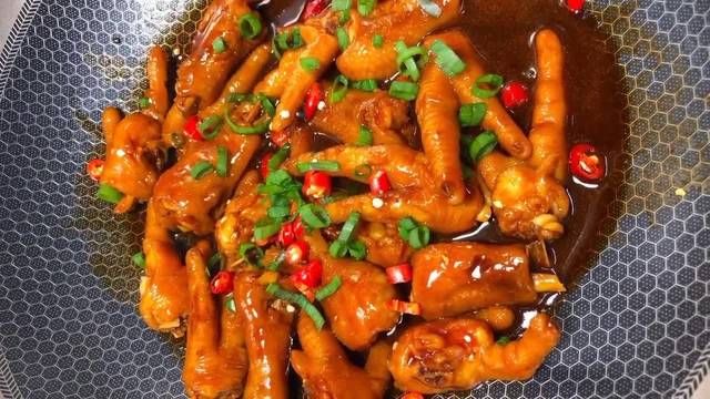 脱骨|麻辣鸡爪的做法,软嫩脱骨麻辣入味,我家媳妇隔断时间就得吃一回