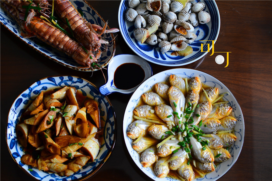  午餐|我家周末午餐，四个人六个菜，三个是海鲜，真是有口福