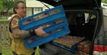 警察|这个黑帮不打架不抢劫，甚至联合警察驱逐毒贩