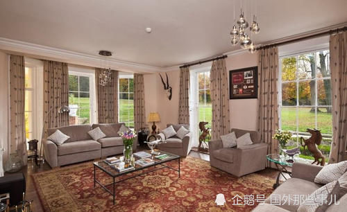 约合人民币|男子中14亿后一口气买38套房,价值6000万元豪宅不住一直空置着