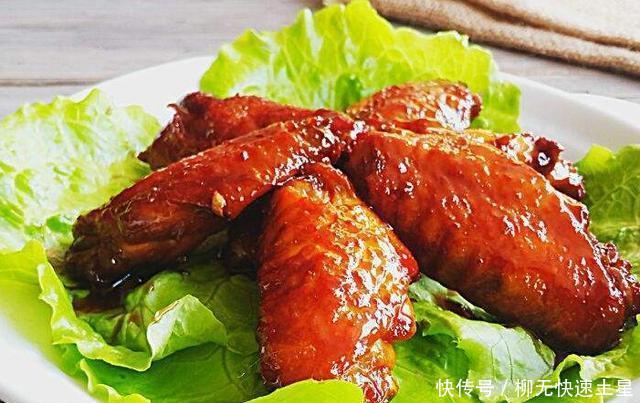 上桌|孩子爱吃的可乐鸡翅,简单3步就能上桌,甜香软嫩,营养又美味