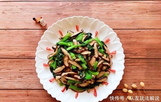 香菇|香菇与油菜简直天生一对,是维生素宝库,多加一个步骤翠绿又美味