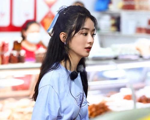  中餐厅|《中餐厅》通过赵丽颖看娱乐圈双标，baby产后4个月复出被群嘲